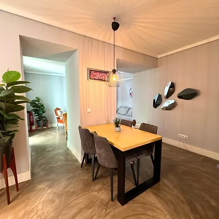 Apartament House Charms